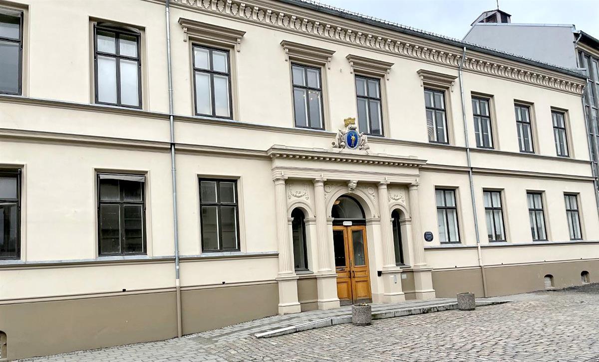 Fra varslet 87 til faktiske 25 millioner i minus: slik svinger Haldens helsebudsjett