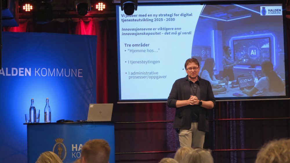 Øyvind Grandahl presenterer kommunens KI-arbeid