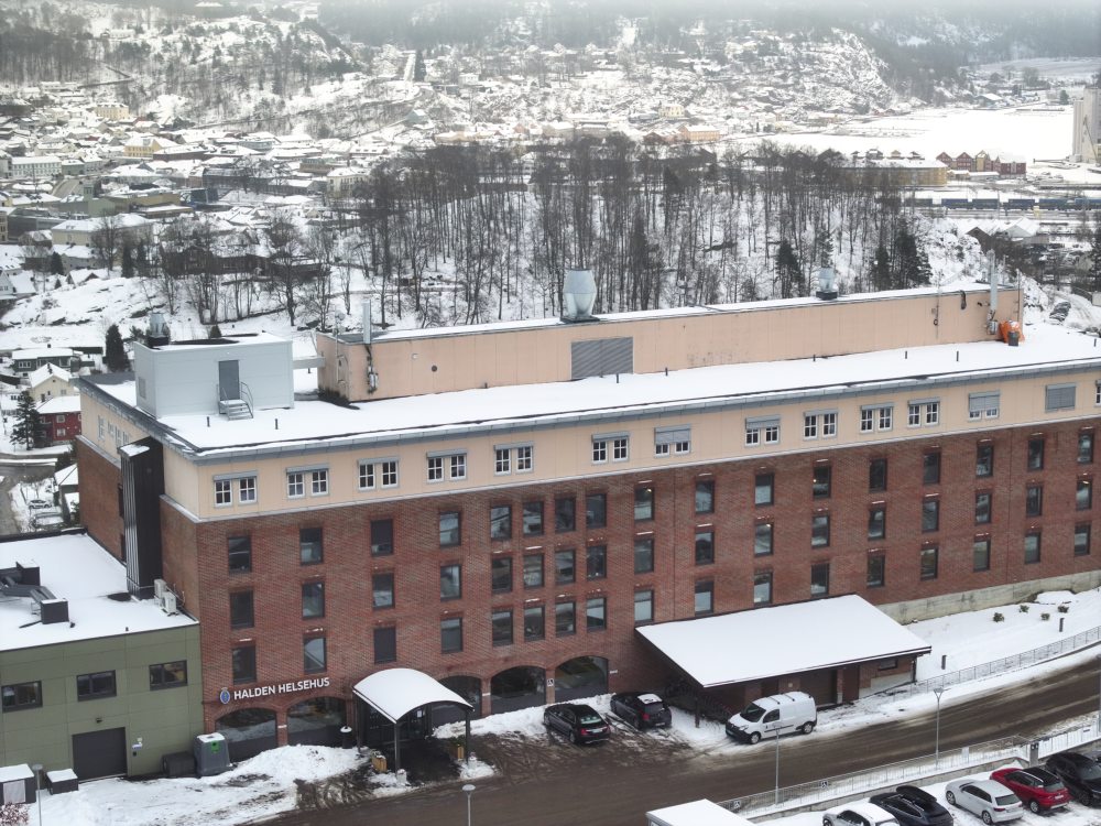 Halden helsehus fra luften